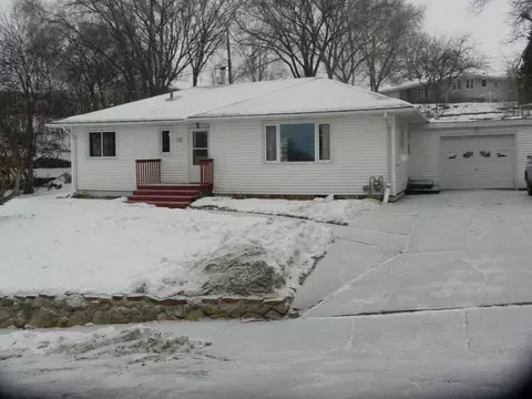 705 Custer Dr, Mandan, ND 58554 photo 1