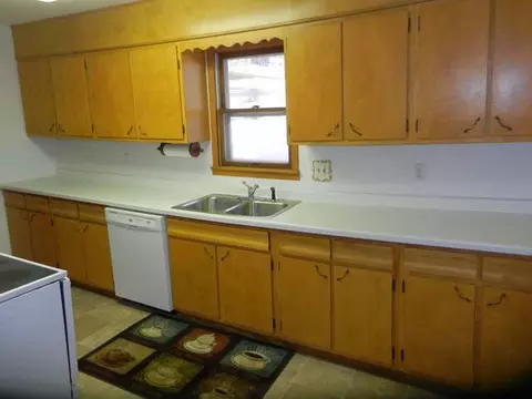 705 Custer Dr, Mandan, ND 58554 photo 3
