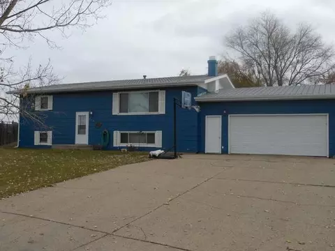 828 Bryan Trl NW, Mandan, ND 58554 photo 1