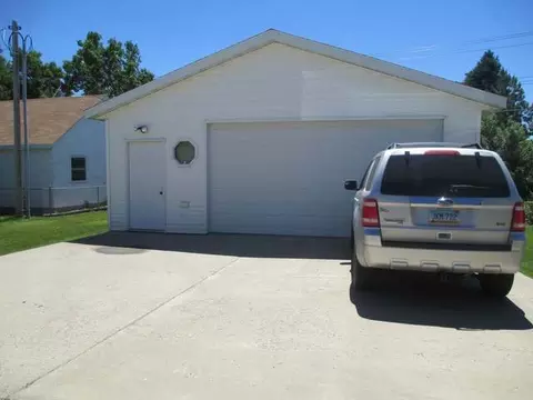 505 Main St W, Beulah, ND 58523 photo 2
