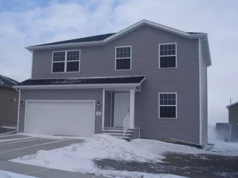 908 Bremner Ave, Bismarck, ND 58503 photo 1