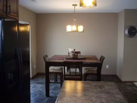 908 Bremner Ave, Bismarck, ND 58503 photo 4