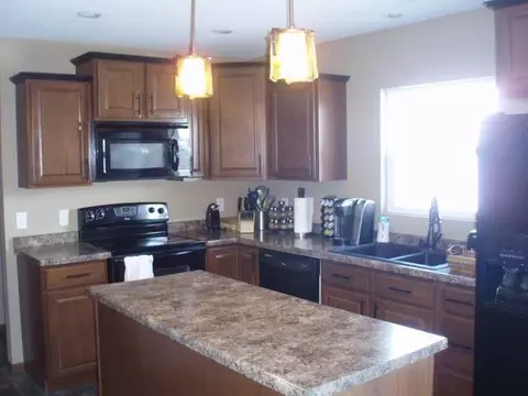 908 Bremner Ave, Bismarck, ND 58503 photo 2