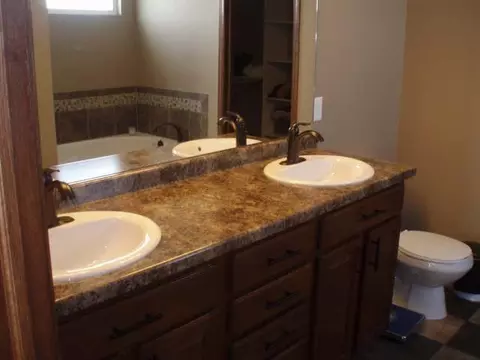 908 Bremner Ave, Bismarck, ND 58503 photo 14