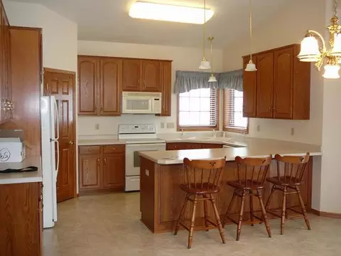 1730 Golf Dr, Bismarck, ND 58503 photo 2
