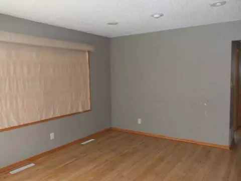 200 12 St NW, Mandan, ND 58554 photo 2