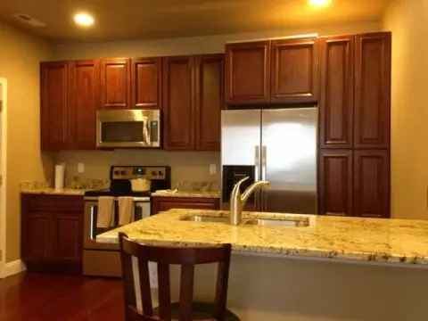 927 Calvert Dr, Bismarck, ND 58503 photo 2