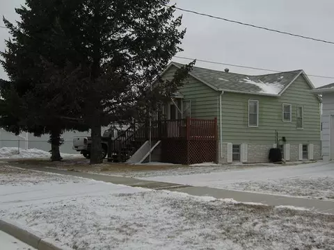 1622 Bowen Ave E, Bismarck, ND 58504 photo 1