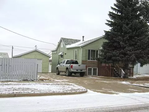 1622 Bowen Ave E, Bismarck, ND 58504 photo 2