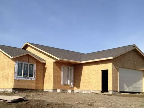 2011 2nd Ave NE, Beulah, ND 58523 photo 1