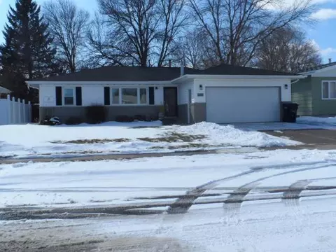 522 Meadow Ln, Bismarck, ND 58504 photo 1