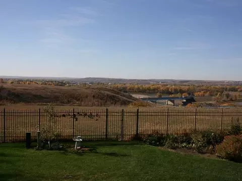 2011 S Grandview, Bismarck, ND 58503 photo 2