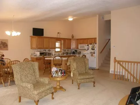 722 Brome Loop, Bismarck, ND 58503 photo 3