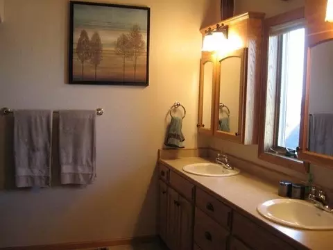 732 Cody Dr, Bismarck, ND 58503 photo 9