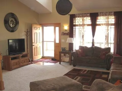 732 Cody Dr, Bismarck, ND 58503 photo 2
