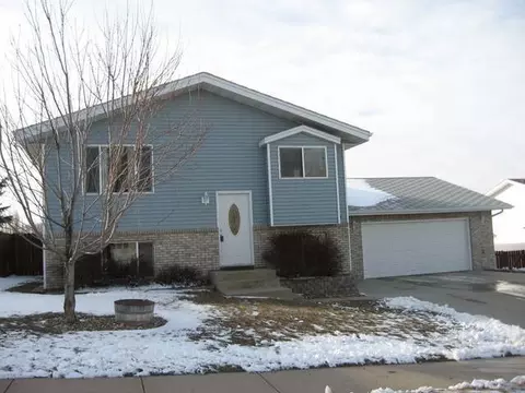 1713 9 Ave SE, Mandan, ND 58554 photo 1