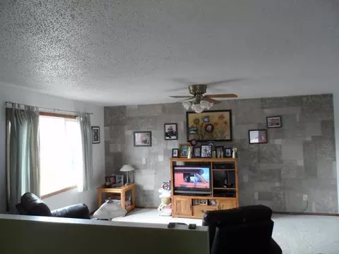 1713 9 Ave SE, Mandan, ND 58554 photo 2