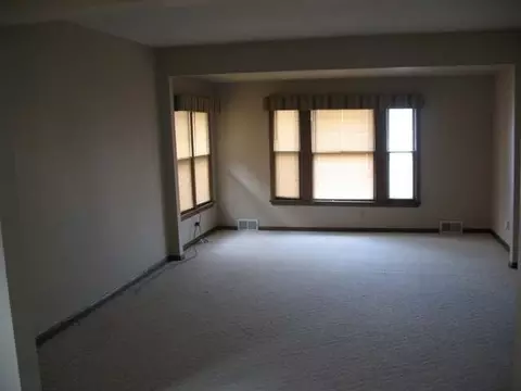 715 9th St N, Bismarck, ND 58501 photo 2