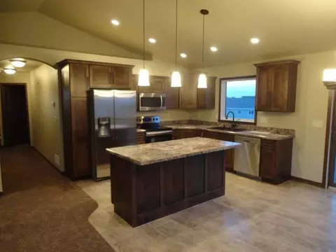 5413 Normandy St, Bismarck, ND 58503 photo 4