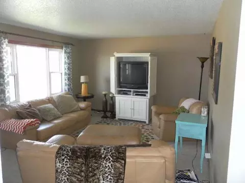 2928 B Ave E, Bismarck, ND 58501 photo 2