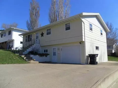 2928 B Ave E, Bismarck, ND 58501 photo 1