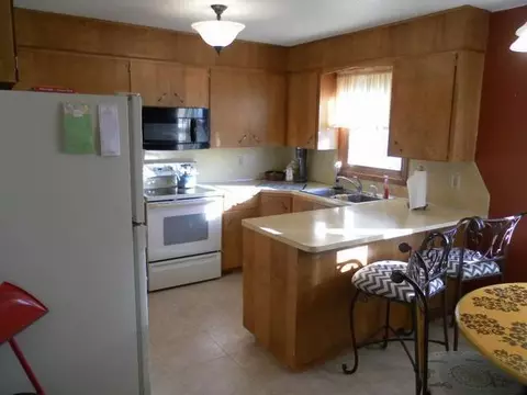 2928 B Ave E, Bismarck, ND 58501 photo 4