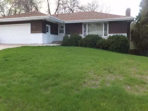 930 Arthur Dr, Bismarck, ND 58501 photo 1