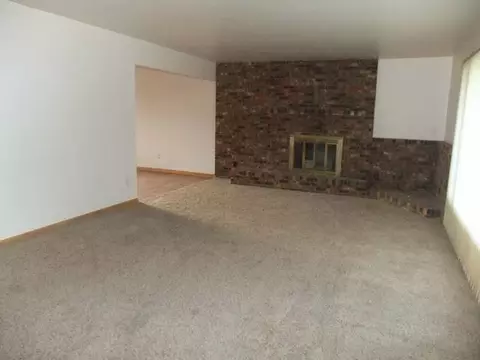 930 Arthur Dr, Bismarck, ND 58501 photo 2