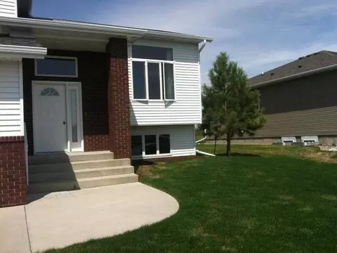 1214 Eagle Crest Lp, Bismarck, ND 58503 photo 1