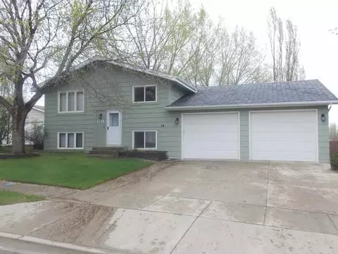 1721 9 Ave SE, Mandan, ND 58554 photo 1