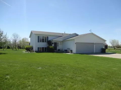 3632 Regent Dr E, Bismarck, ND 58504 photo 1