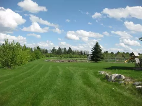 8021 Beacon Lp, Bismarck, ND 58504 photo 2