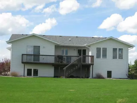 8021 Beacon Lp, Bismarck, ND 58504 photo 9