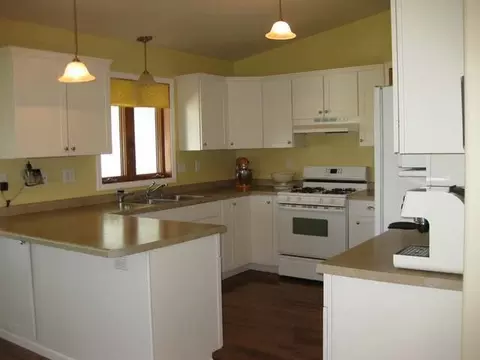 8021 Beacon Lp, Bismarck, ND 58504 photo 4