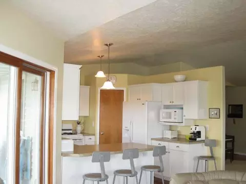 8021 Beacon Lp, Bismarck, ND 58504 photo 12