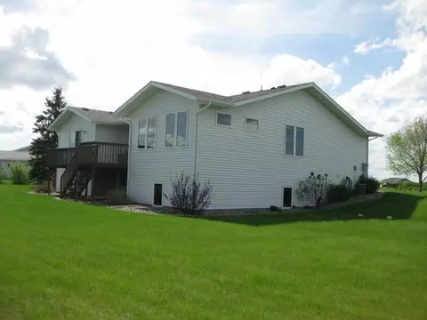 8021 Beacon Lp, Bismarck, ND 58504 photo 24