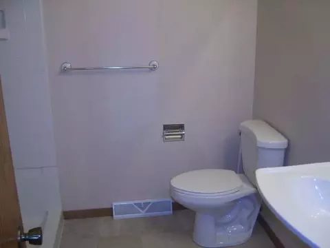 105 Brandon Dr E, Bismarck, ND 58503 photo 8
