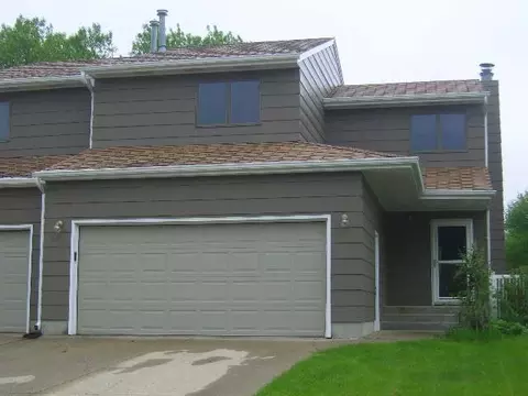105 Brandon Dr E, Bismarck, ND 58503 photo 1