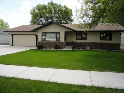 2115 Grant Dr, Bismarck, ND 58501 photo 1