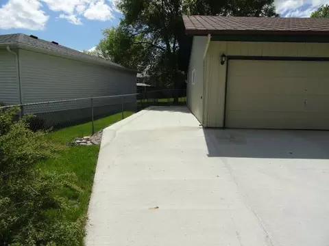 2115 Grant Dr, Bismarck, ND 58501 photo 8