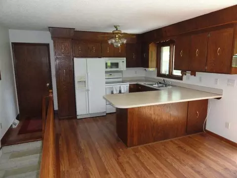 2115 Grant Dr, Bismarck, ND 58501 photo 2