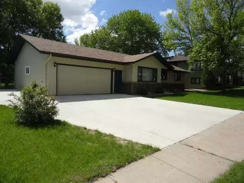2115 Grant Dr, Bismarck, ND 58501 photo 9