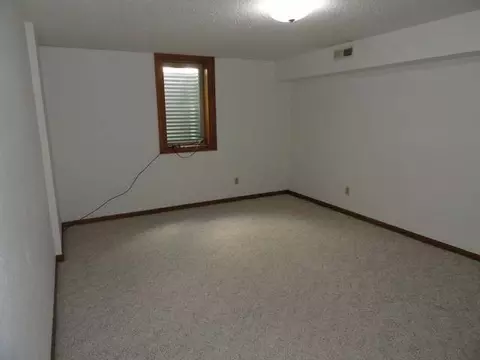 2115 Grant Dr, Bismarck, ND 58501 photo 4