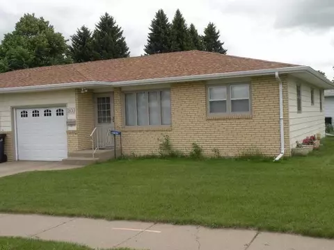 203 Turnpike Ave E, Bismarck, ND 58501 photo 1