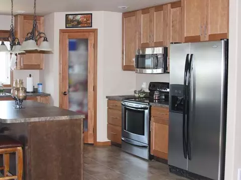 413 Cherrybrook Dr, Bismarck, ND 58503 photo 8