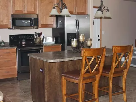 413 Cherrybrook Dr, Bismarck, ND 58503 photo 9