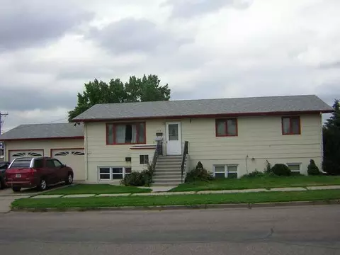 1314 Spaulding Ave, Bismarck, ND 58501 photo 2