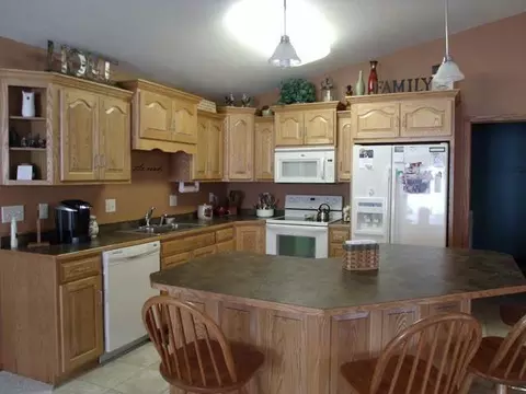 1107 Horseman Lp, Bismarck, ND 58501 photo 2