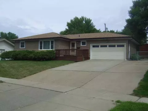 318 Interstate Ave W, Bismarck, ND 58503 photo 1