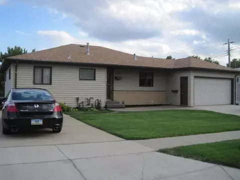 1615 Divide Ave E, Bismarck, ND 58501 photo 1
